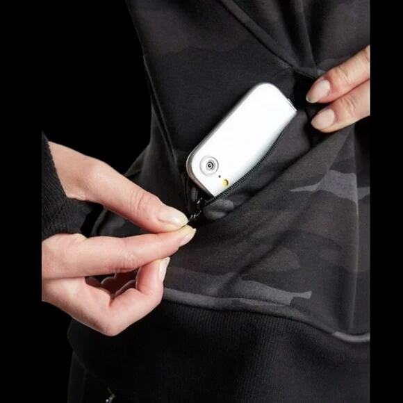 Nwt Athleta Triumph Printed Hoodie - Black Camo XS MSRP $128 - Picture 7 of 7